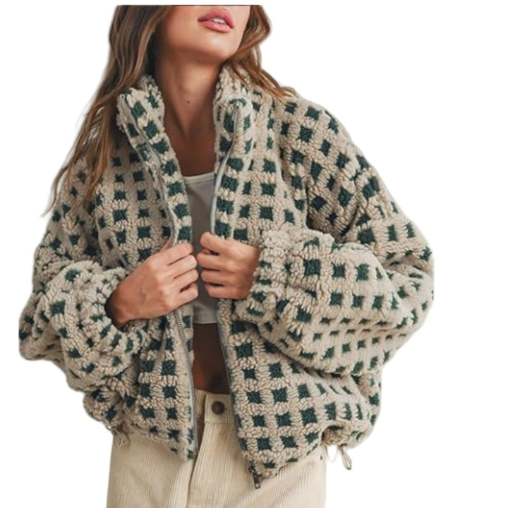 Kvinnors teddyjacka i modernt design med oversized passform Mirla-Eva Jonsson