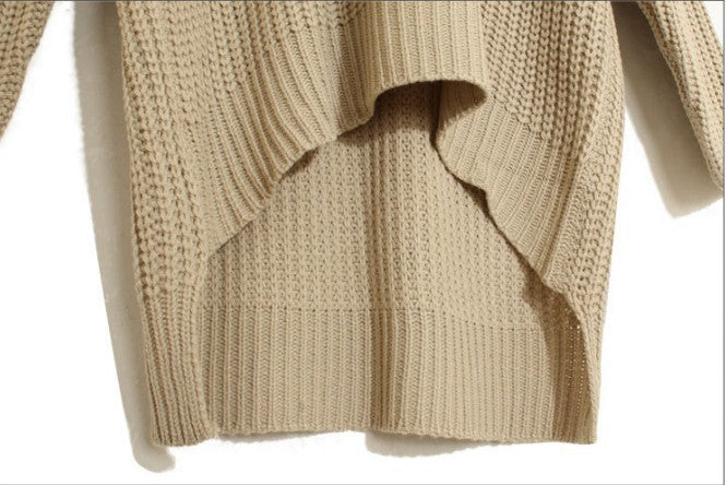 Kvinnors tjocka stickade poncho med fransdetaljer och huva Mirla-Eva Jonsson