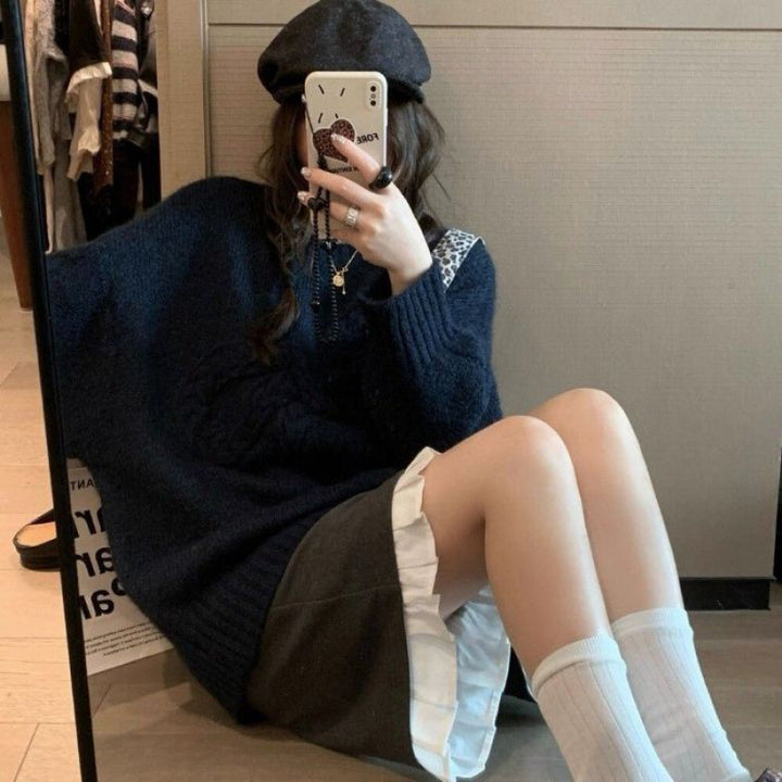 Kvinnors tjocka stickade tröja med dekorativ kabeldesign Mirla-Eva Jonsson
