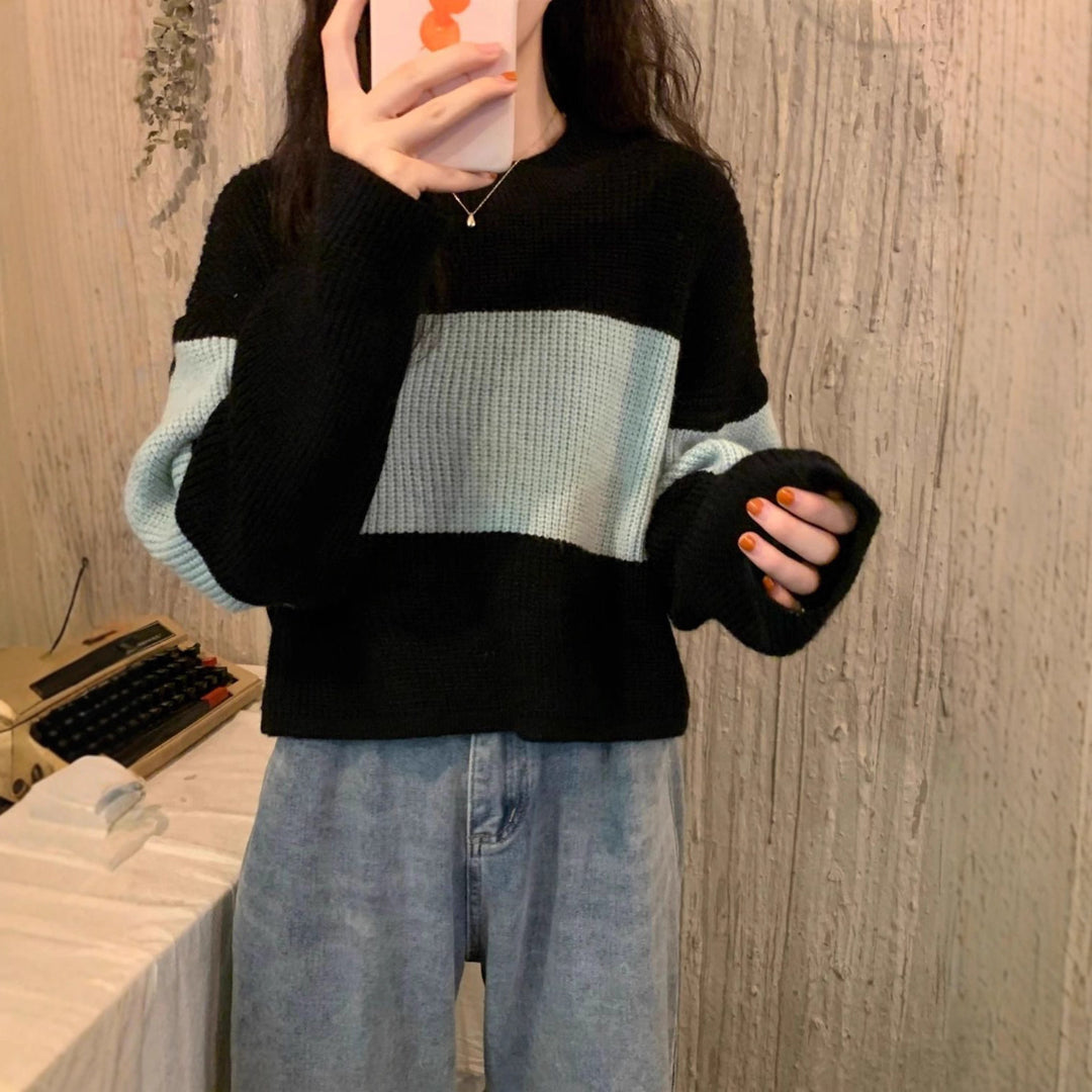 Kvinnors tjocka stickade tröja med modern färgblockdesign Mirla-Eva Jonsson