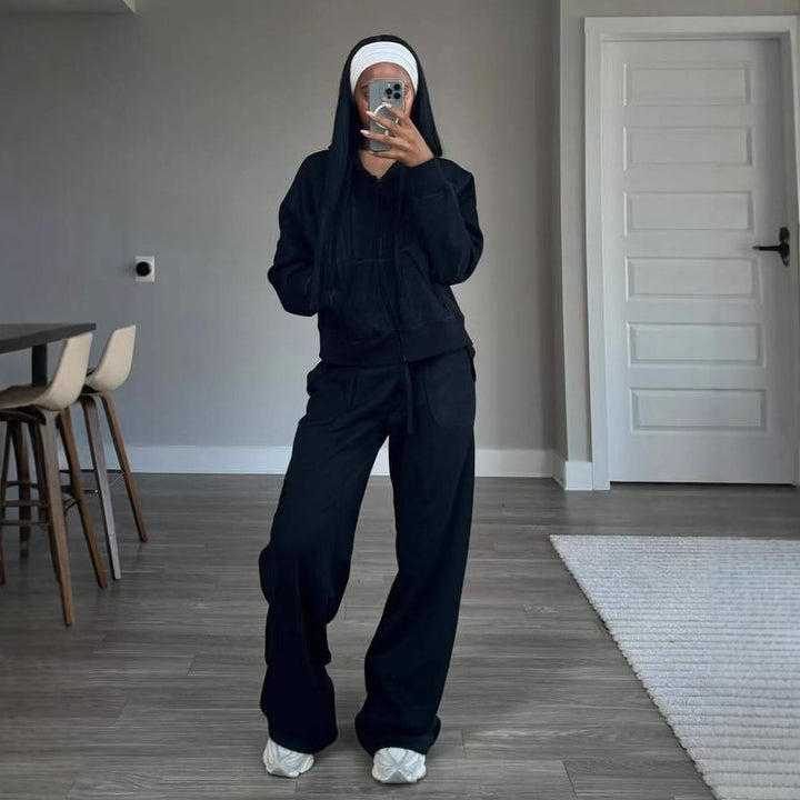 Kvinnors träningsoverall med modern hoodie och vida byxor Mirla-Eva Jonsson