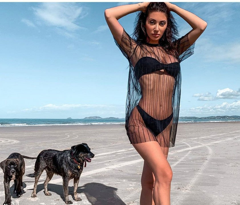 Kvinnors transparent strandtunika med vertikala ränder och vid skärning design Mirla-Eva Jonsson