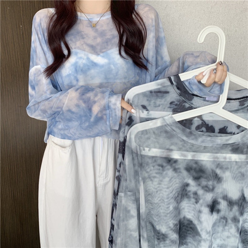 Kvinnors transparenta långärmad topp med modernt tie-dye-mönster Mirla-Eva Jonsson