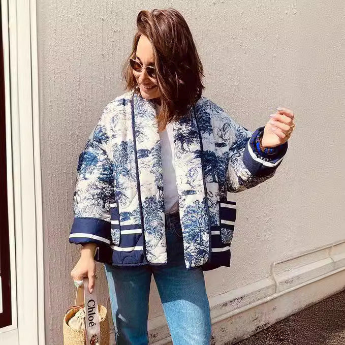 Kvinnors trendig vadderad jacka med elegant krage och praktiska fickor Mirla-Eva Jonsson
