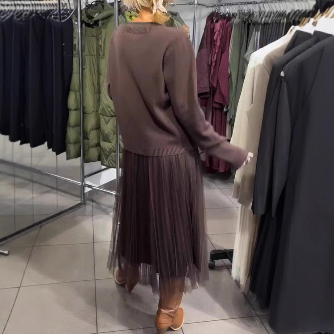 Kvinnors trendiga, asymmetrisk tröja med drapering Mirla-Eva Jonsson