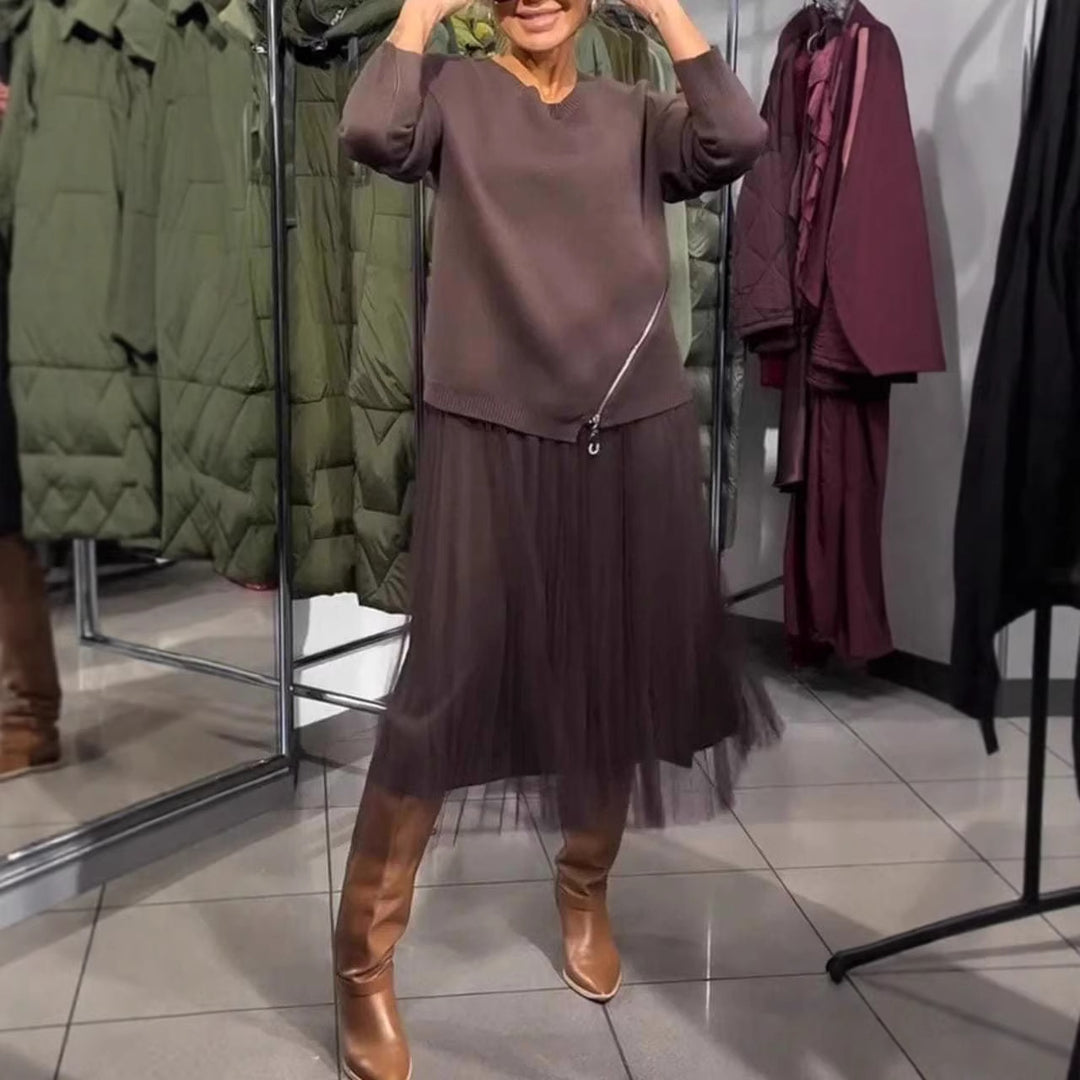 Kvinnors trendiga, asymmetriska tröja med drapering Mirla-Eva Jonsson