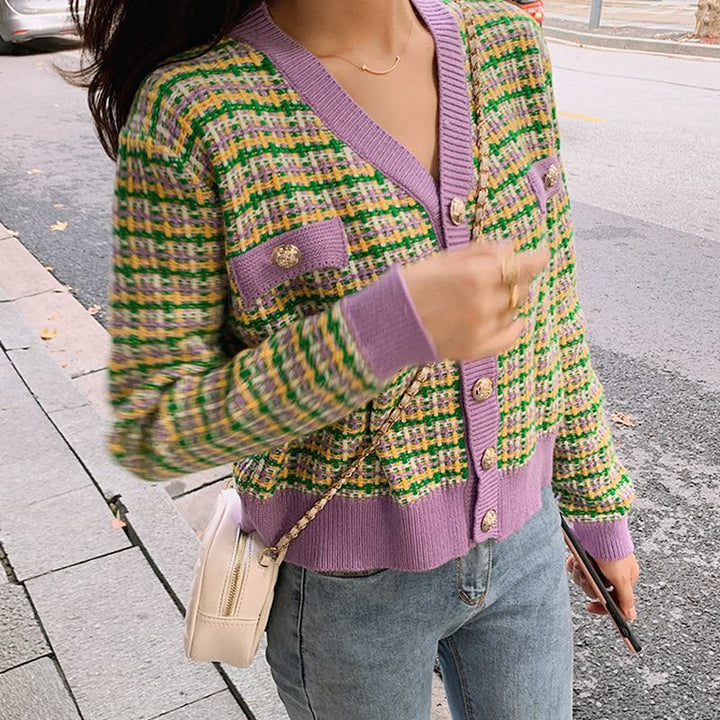 Kvinnors trendiga cardigan med modernt rutmönster och blanka knappar Mirla-Eva Jonsson