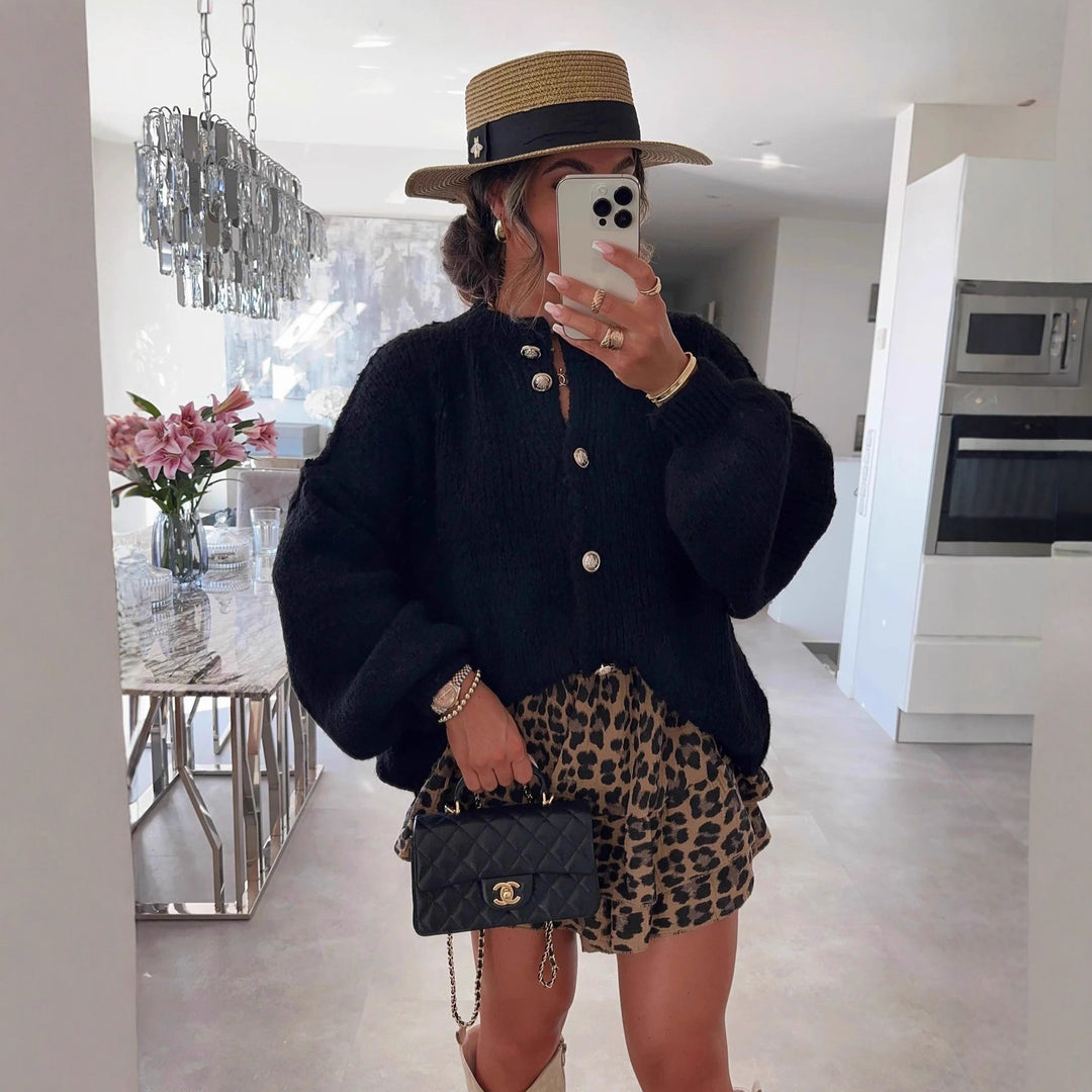 Kvinnors trendiga cardigan med oversized ärmar och knapprad Mirla-Eva Jonsson