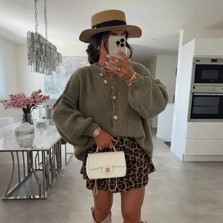 Kvinnors trendiga cardigan med oversized ärmar och knapprad Mirla-Eva Jonsson
