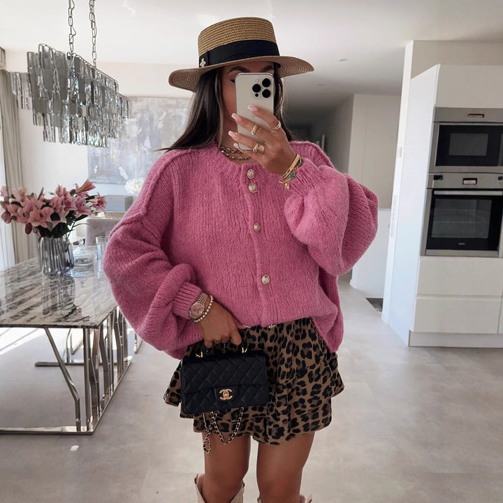 Kvinnors trendiga cardigan med oversized ärmar och knapprad Mirla-Eva Jonsson