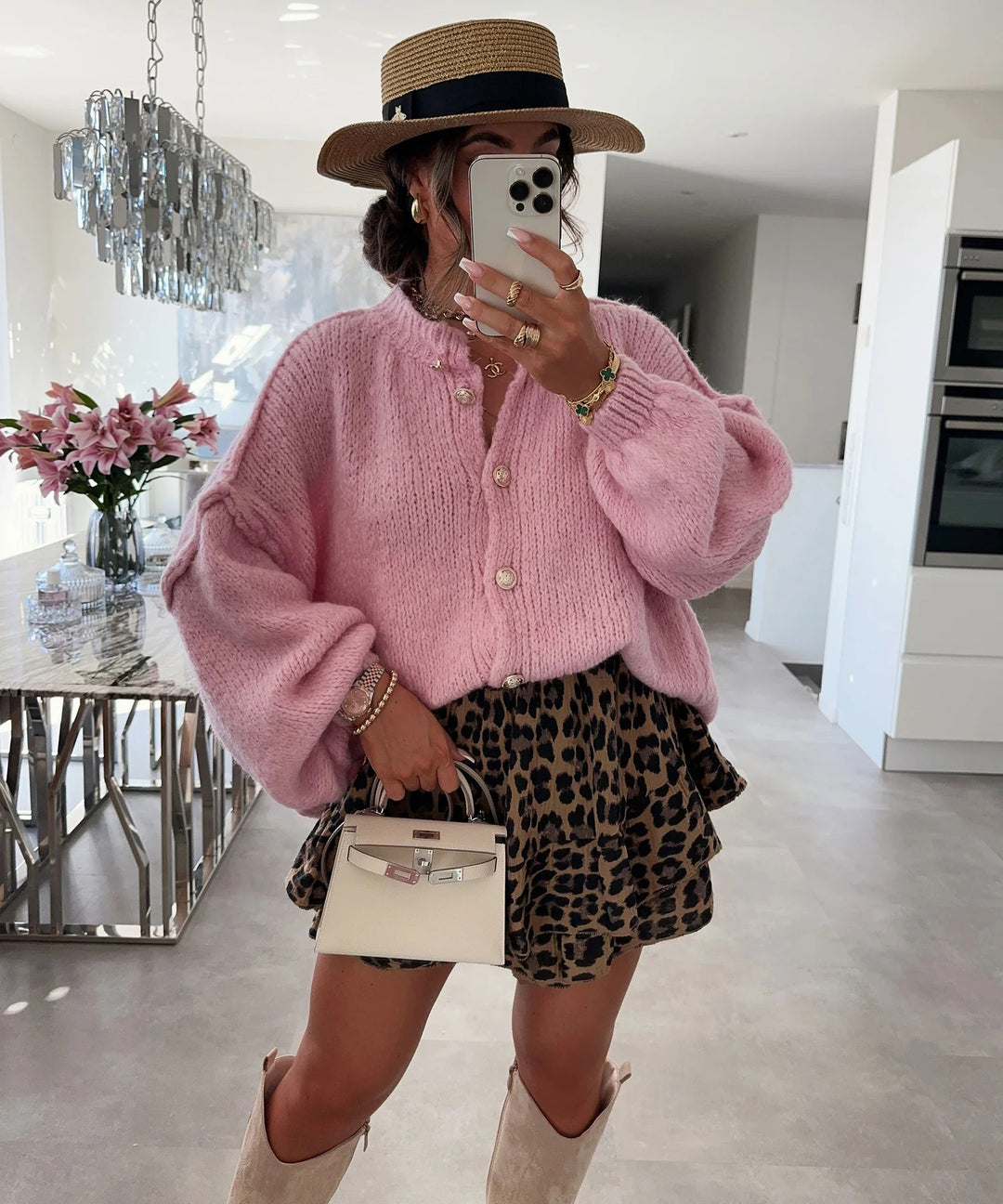 Kvinnors trendiga cardigan med oversized ärmar och knapprad Mirla-Eva Jonsson