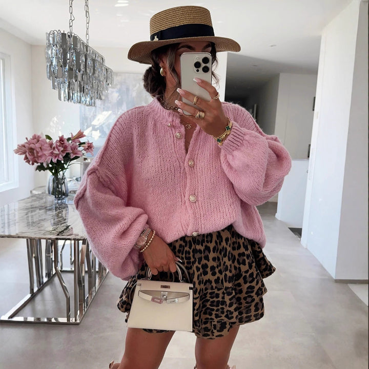 Kvinnors trendiga cardigan med oversized ärmar och knapprad Mirla-Eva Jonsson