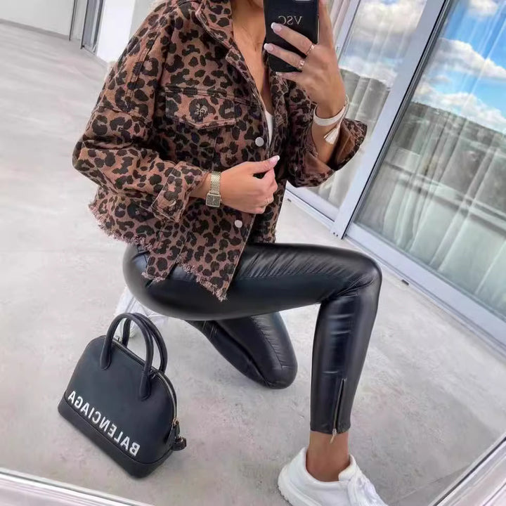 Kvinnors trendiga denimjacka Mirla-Eva Jonsson