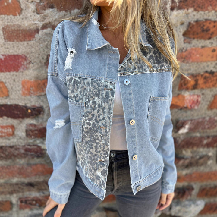Kvinnors trendiga denimjacka med djurprint och nötta design Mirla-Eva Jonsson