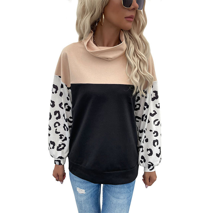 Kvinnors trendiga hoodie med djurtryck och hög krage Mirla-Eva Jonsson