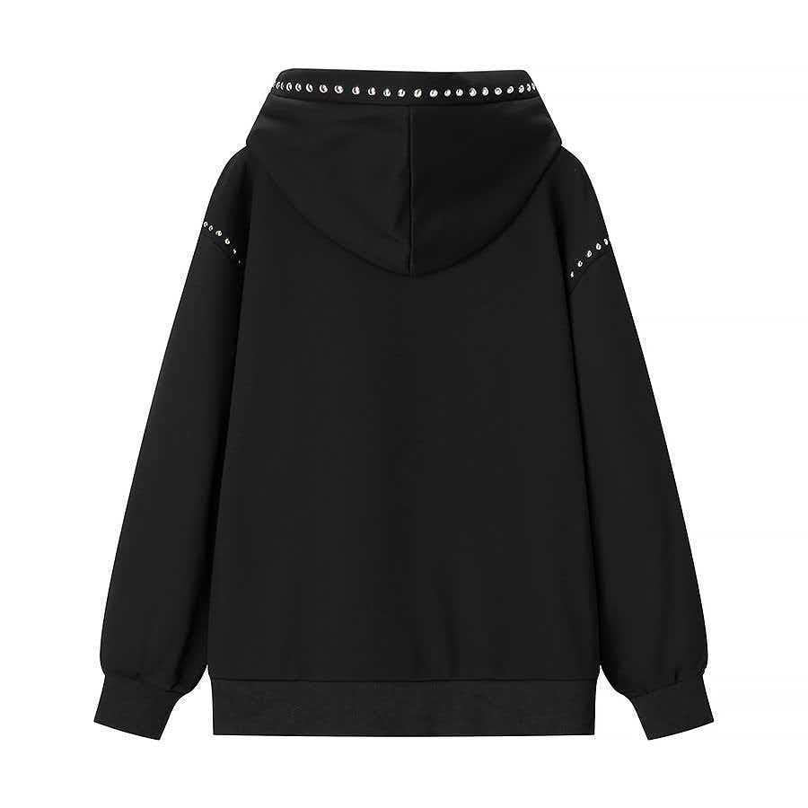 Kvinnors trendiga hoodie med eleganta nitar Mirla-Eva Jonsson
