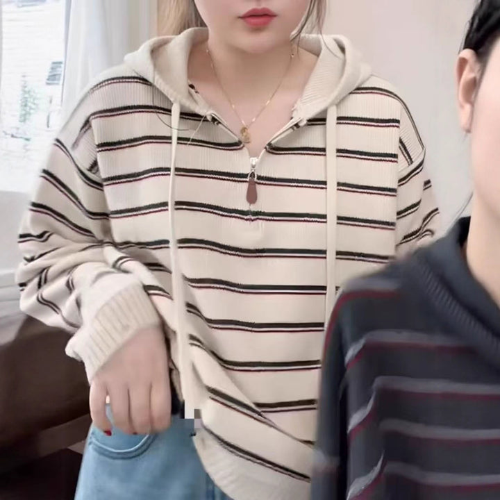 Kvinnors trendiga hoodie tröja med texturerat randigt mönster Mirla-Eva Jonsson