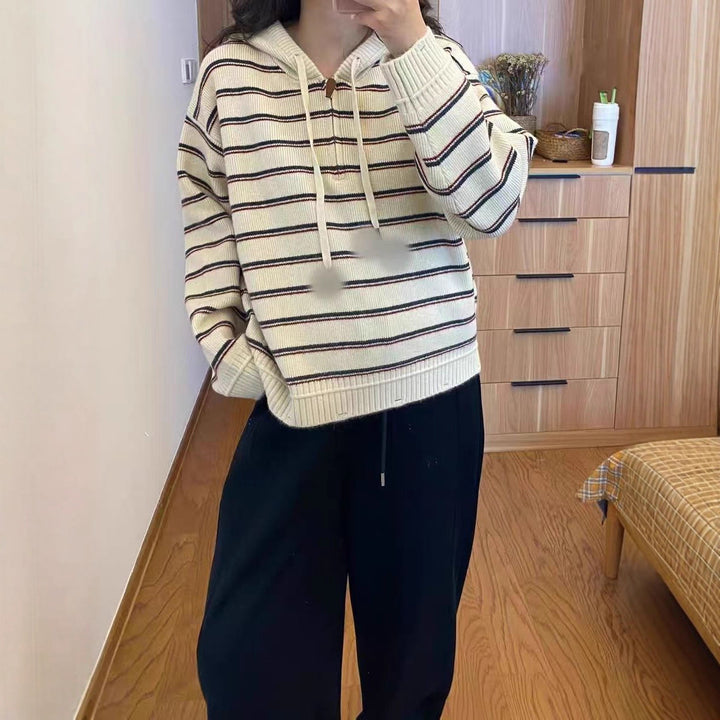 Kvinnors trendiga hoodie tröja med texturerat randigt mönster Mirla-Eva Jonsson