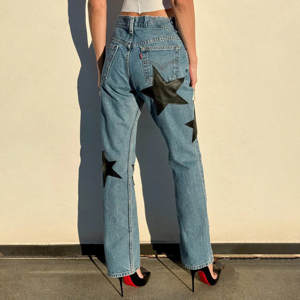 Kvinnors trendiga jeans med iögonfallande stjärnapplikationer Mirla-Eva Jonsson