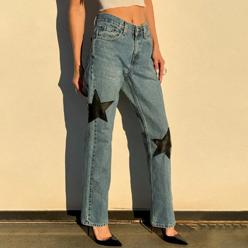 Kvinnors trendiga jeans med iögonfallande stjärnapplikationer Mirla-Eva Jonsson