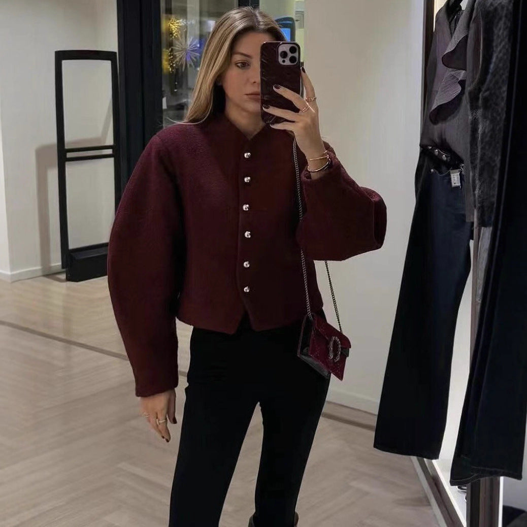 Kvinnors trendiga korta jacka med elegant knappstängning Mirla-Eva Jonsson