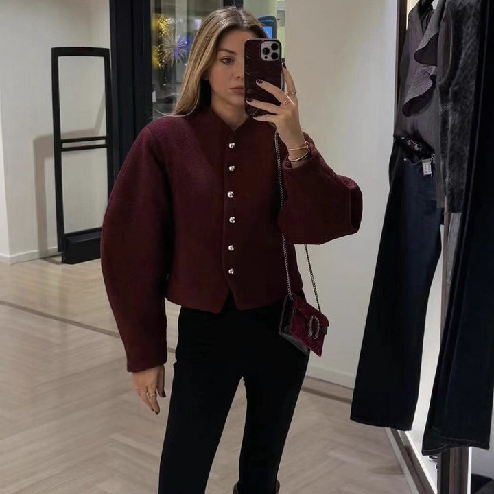Kvinnors trendiga korta jacka med elegant knappstängning Mirla-Eva Jonsson