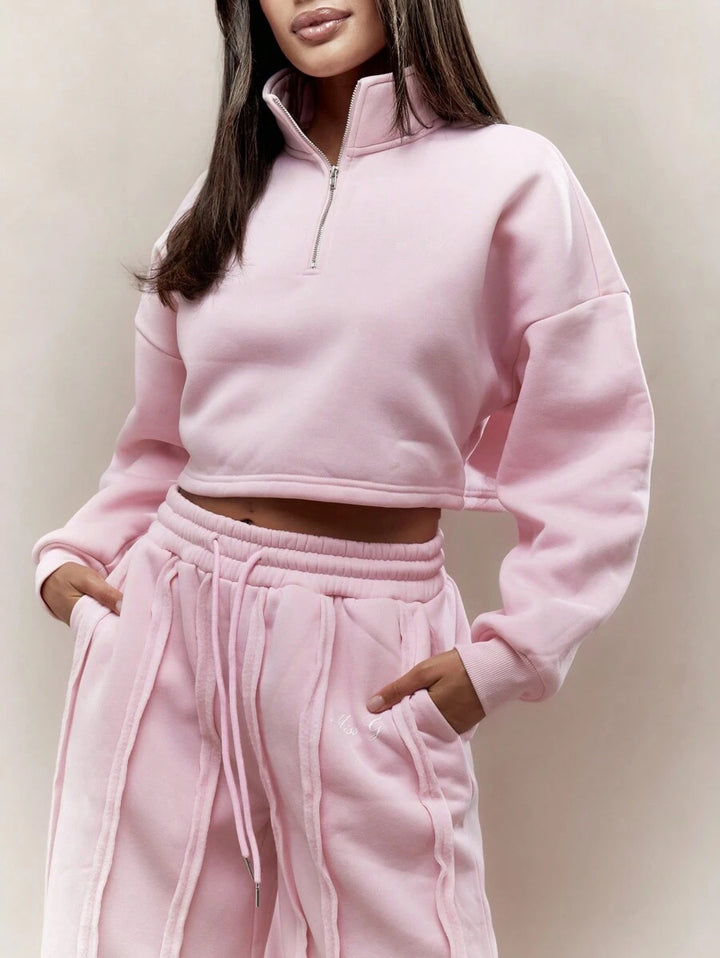 Kvinnors trendiga korta sweatshirt och avslappnad joggingbyxor set Mirla-Eva Jonsson