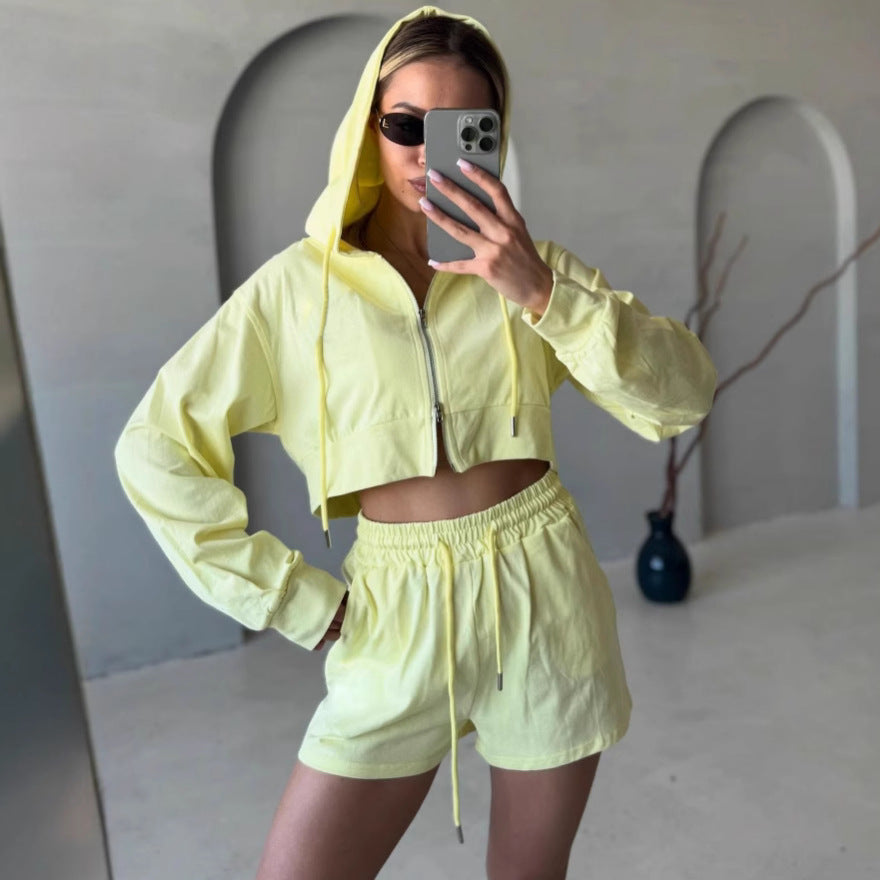 Kvinnors trendiga kortärmad hoodies och shorts set Mirla-Eva Jonsson