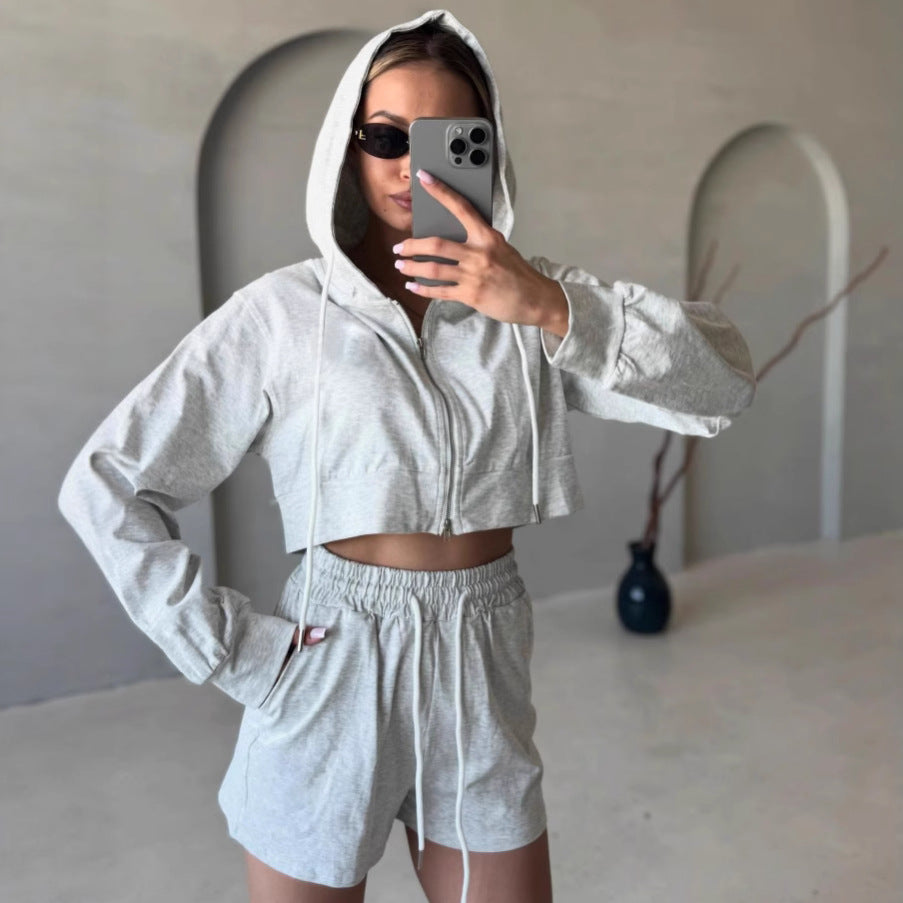 Kvinnors trendiga kortärmad hoodies och shorts set Mirla-Eva Jonsson