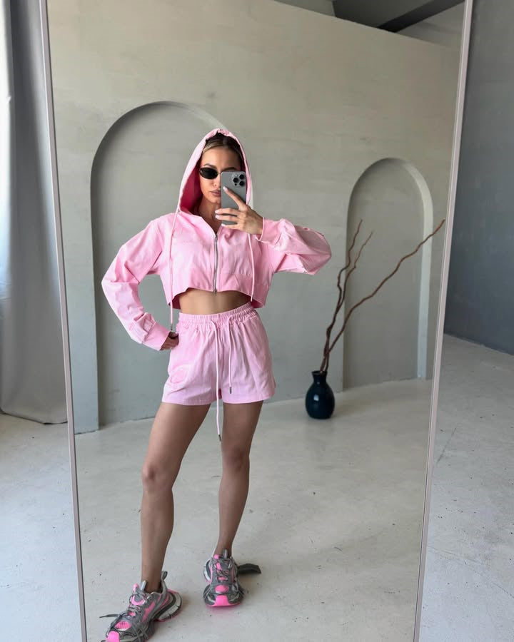 Kvinnors trendiga kortärmad hoodies och shorts set Mirla-Eva Jonsson