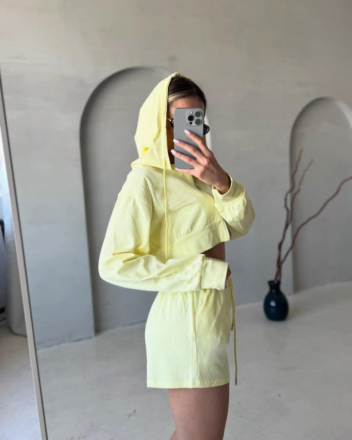 Kvinnors trendiga kortärmad hoodies och shorts set Mirla-Eva Jonsson