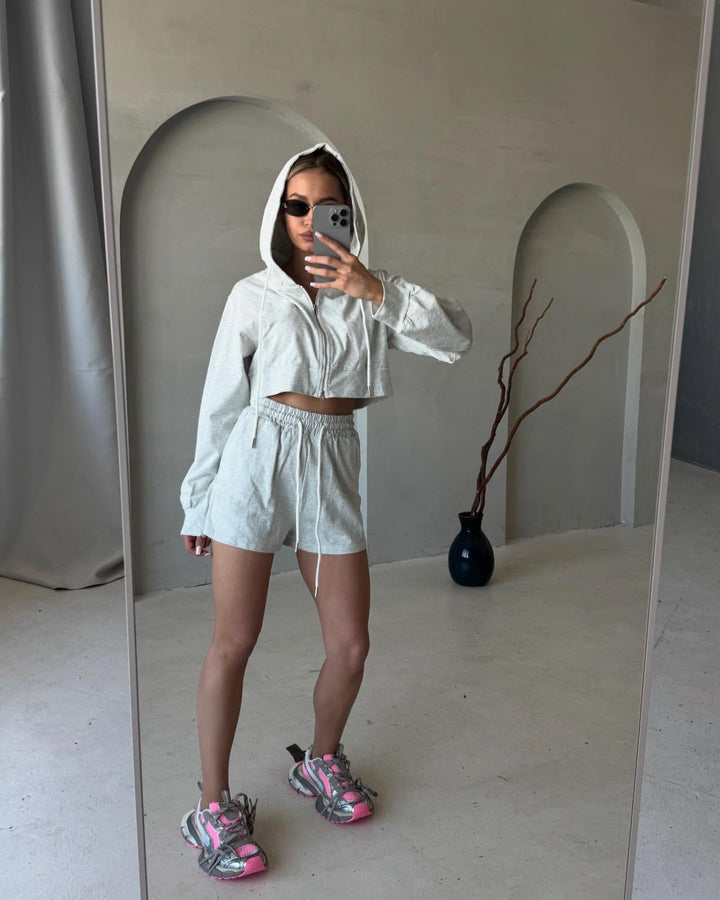 Kvinnors trendiga kortärmad hoodies och shorts set Mirla-Eva Jonsson