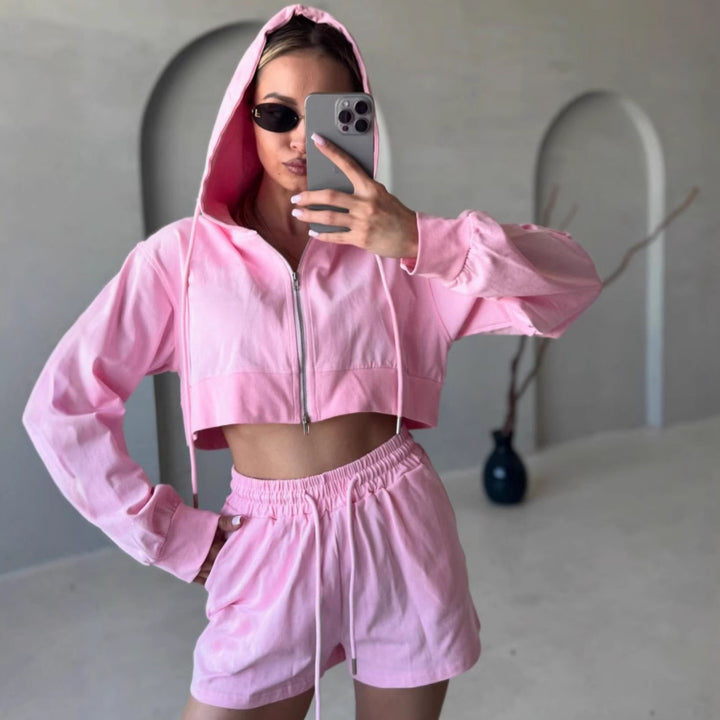 Kvinnors trendiga kortärmad hoodies och shorts set Mirla-Eva Jonsson