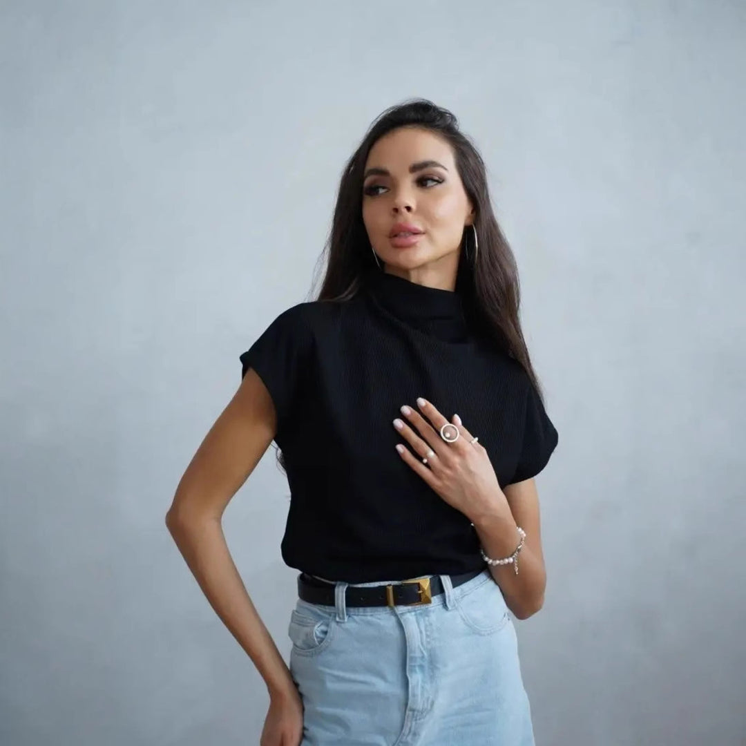 Kvinnors trendiga kortärmad skjorta med hög krage och elegant snitt-Eva Jonsson