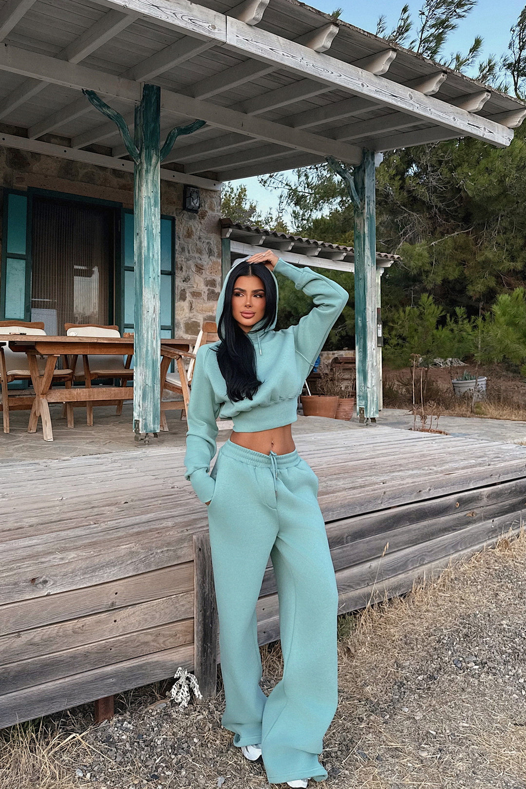 Kvinnors trendiga och bekväma croppad hoodie-set med elastisk midja Mirla-Eva Jonsson