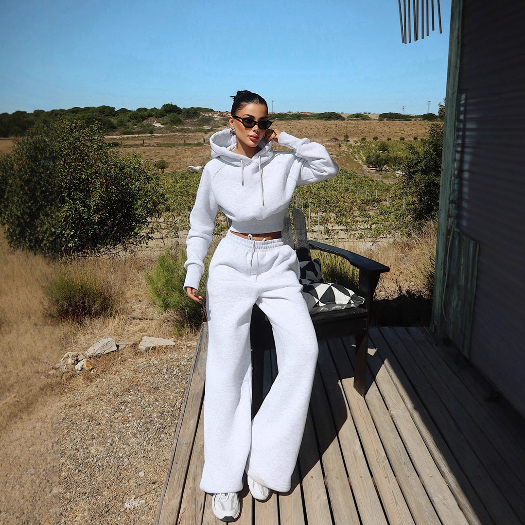 Kvinnors trendiga och bekväma croppad hoodie-set med elastisk midja Mirla-Eva Jonsson