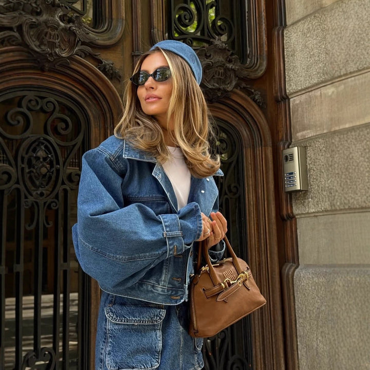Kvinnors trendiga överdimensionerade denimjacka med konstnärliga detaljer Mirla-Eva Jonsson