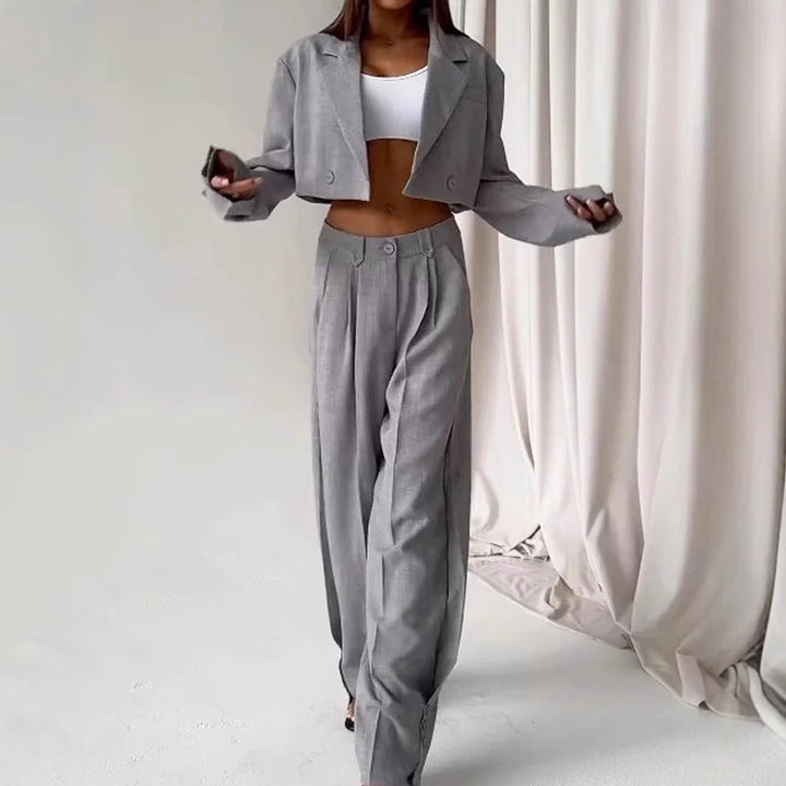 Kvinnors trendiga oversized blazerensemble med högmidjade byxor Mirla-Eva Jonsson