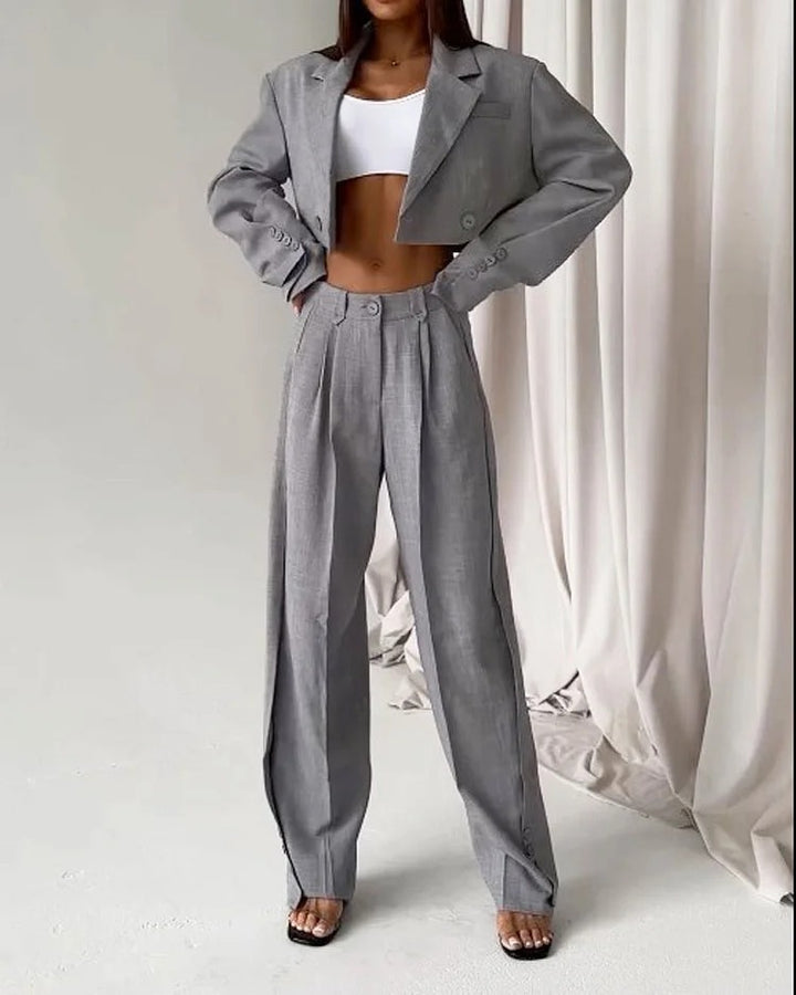 Kvinnors trendiga oversized blazerensemble med högmidjade byxor Mirla-Eva Jonsson