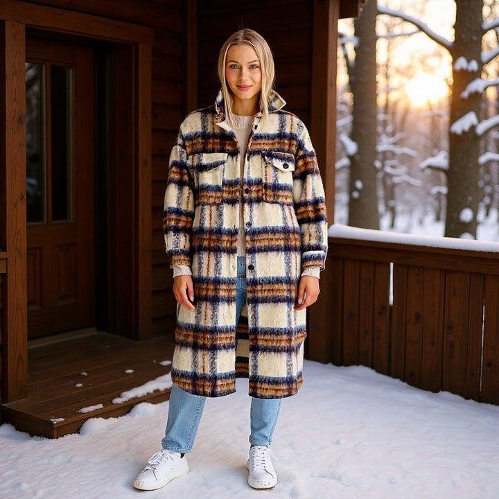Kvinnors trendiga oversized ullkappa med rutigt mönster Mirla-Eva Jonsson