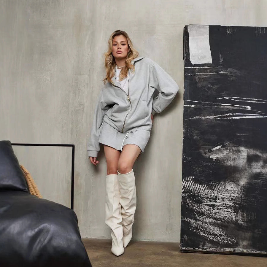 Kvinnors trendiga sweats outfit med bekväm jacka och shorts Mirla-Eva Jonsson