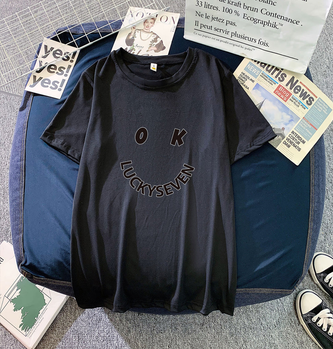 Kvinnors trendiga t-shirt med avslappnad smiley-tryck och högkvalitativ bomullskvalitet Mirla-Eva Jonsson