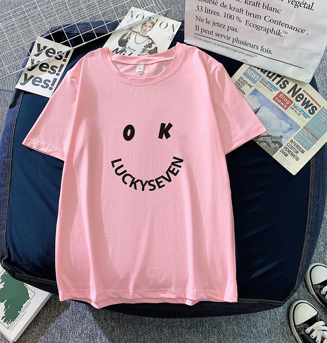 Kvinnors trendiga t-shirt med avslappnad smiley-tryck och högkvalitativ bomullskvalitet Mirla-Eva Jonsson