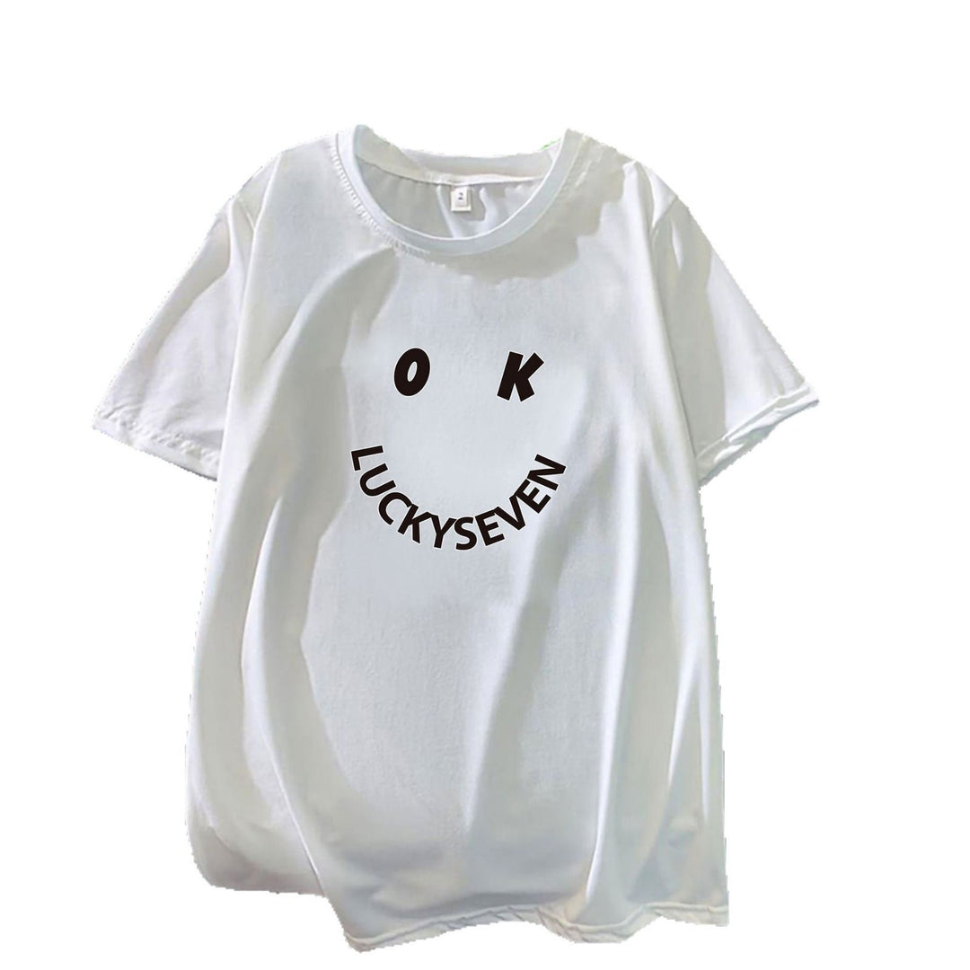 Kvinnors trendiga t-shirt med avslappnad smiley-tryck och högkvalitativ bomullskvalitet Mirla-Eva Jonsson