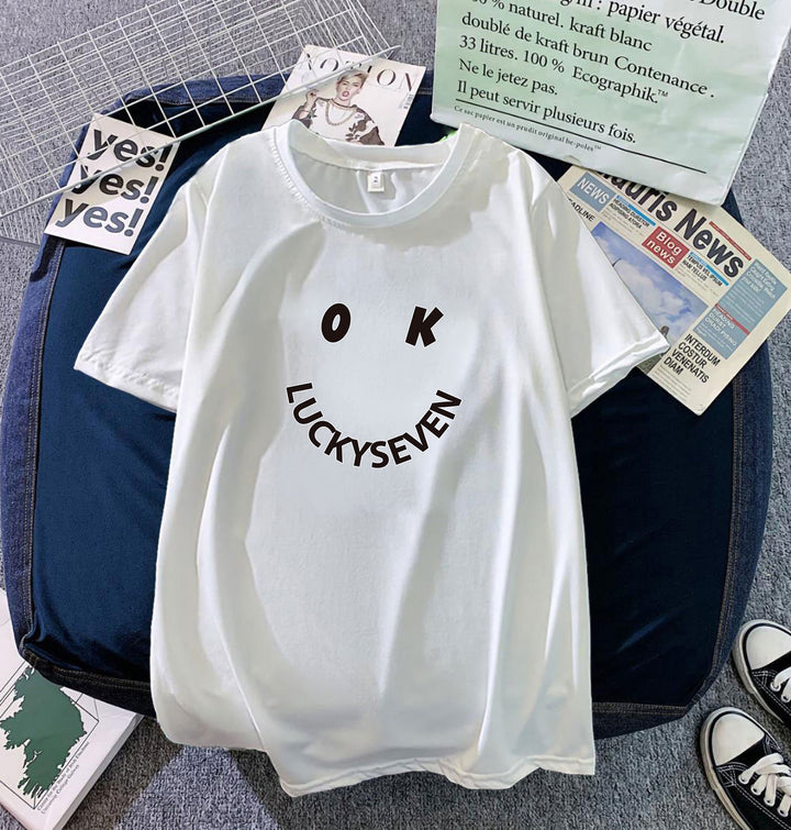 Kvinnors trendiga t-shirt med avslappnad smiley-tryck och högkvalitativ bomullskvalitet Mirla-Eva Jonsson