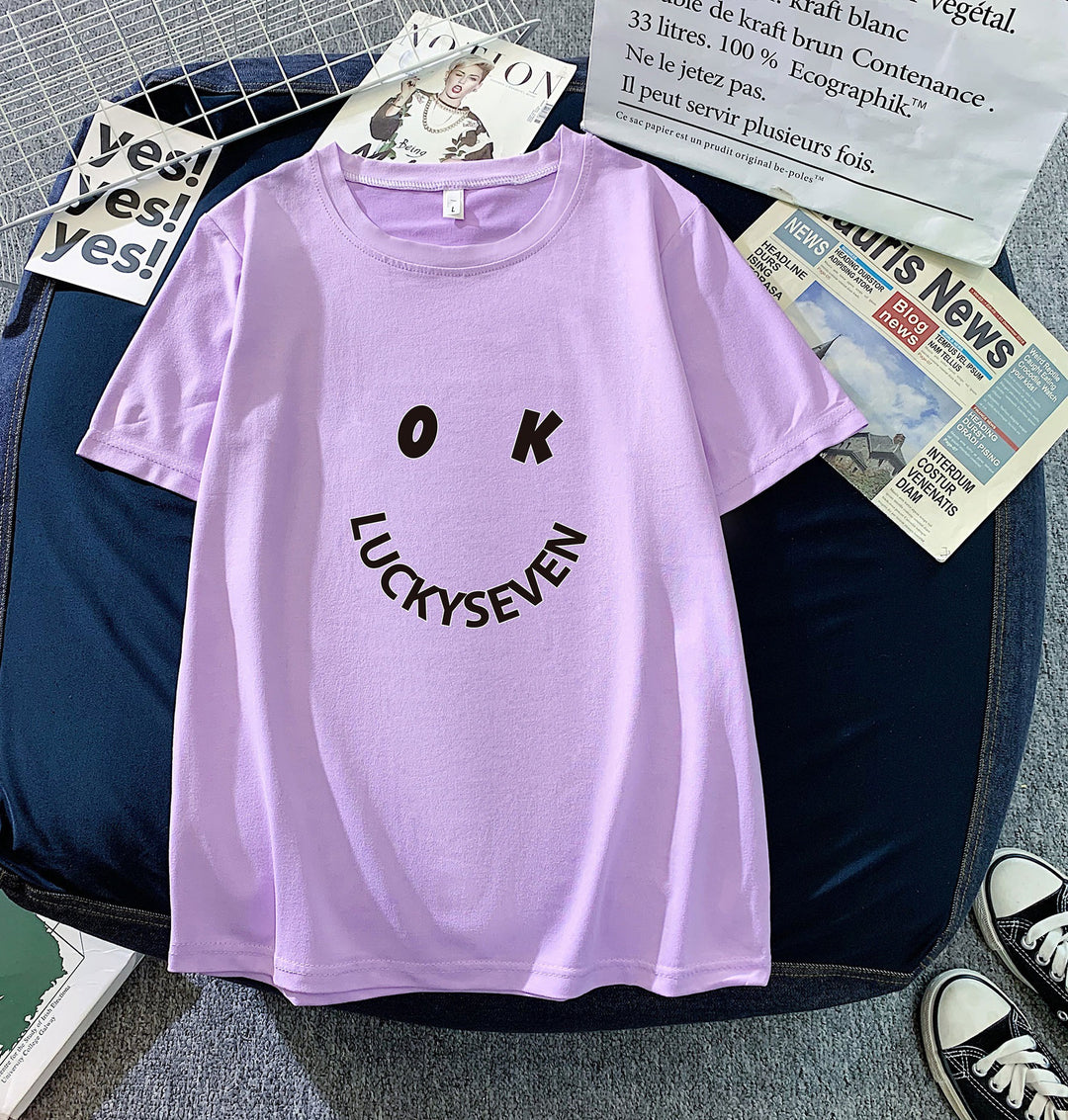 Kvinnors trendiga t-shirt med avslappnad smiley-tryck och högkvalitativ bomullskvalitet Mirla-Eva Jonsson