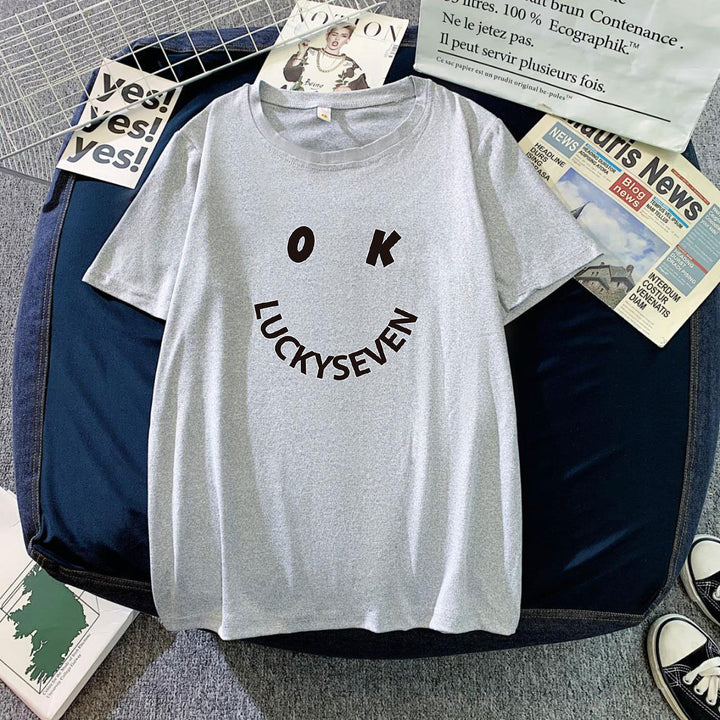 Kvinnors trendiga t-shirt med avslappnad smiley-tryck och högkvalitativ bomullskvalitet Mirla-Eva Jonsson