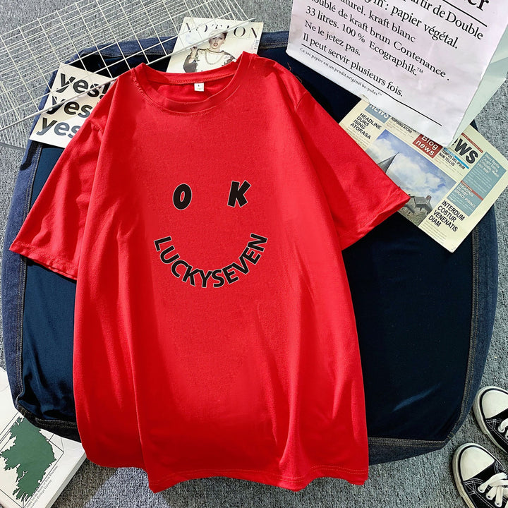 Kvinnors trendiga t-shirt med avslappnad smiley-tryck och högkvalitativ bomullskvalitet Mirla-Eva Jonsson