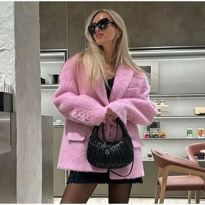 Kvinnors trendiga teddyblazer med elegant knappslå Mirla-Eva Jonsson