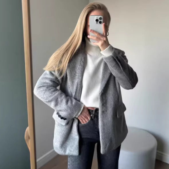 Kvinnors trendiga teddyblazer med elegant knappslå Mirla-Eva Jonsson